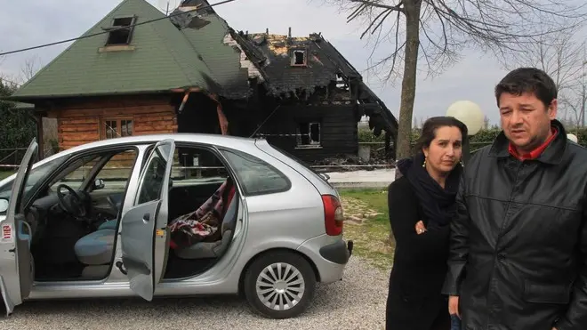 ALLEGRANZI VILLORBA FAMIGLIA LEVAK DORME IN AUTO IN VIA ROCCHETTI,8 DOPO INCENDIO SUA CASA