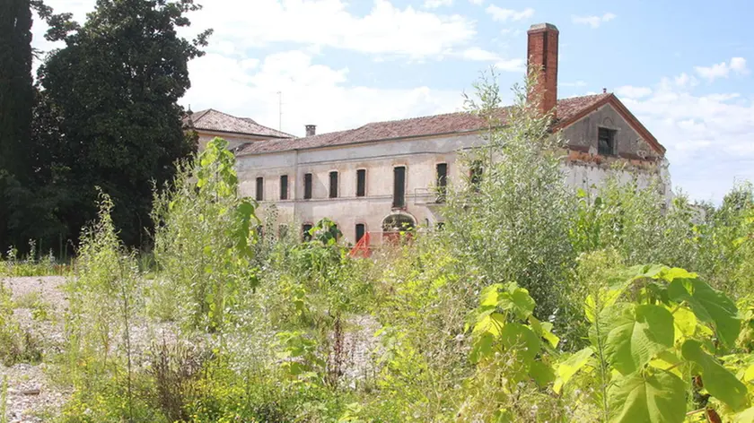 Borghesi Breda di Piave Cantiere abbandonato ex tessitura Zangrando agenzia fotografica foto film