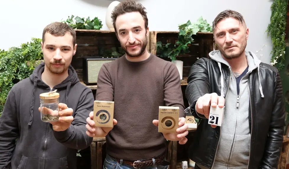 agostini AG.FOTOFILM treviso Mokisa via san francesco in foto titolare matteo dozzo al centro con eros moggi e giuseppe palumbo fornitori