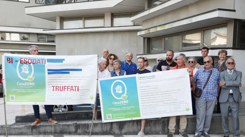 La protesta dei truffati in tribunale a Treviso