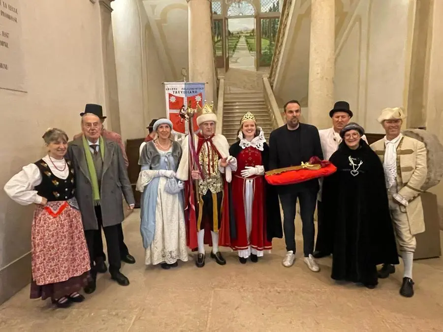 Re e Regina del Carnevale alla consegna delle chiavi della città da parte del sindaco Mario Conte