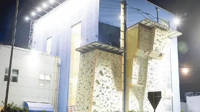 La palestra di arrampica dello Sportler di Silea, i ladri sono saliti sul tetto per compiere il furto