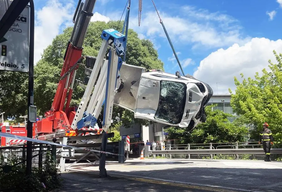 FILIPPI. AG.FOTOFILM. TREVISO. STRADA OVEST, INCIDENTE FURGONE INVESTE RAGAZZA IN BICI