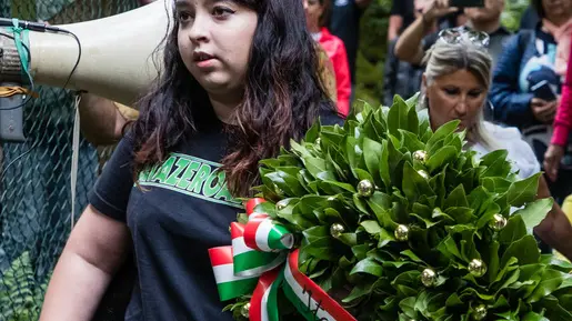 Allegranzi Cansiglio Comemorazione fascista al Bus De La Lum (maglia nera con scritta verde è Nicole Bessega)