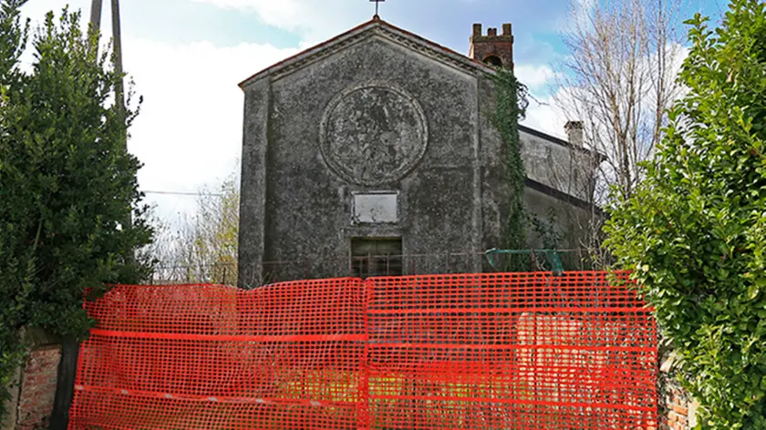 DeMarchi Castelfranco cantiere chiesetta di San Giorgio fermo da anni