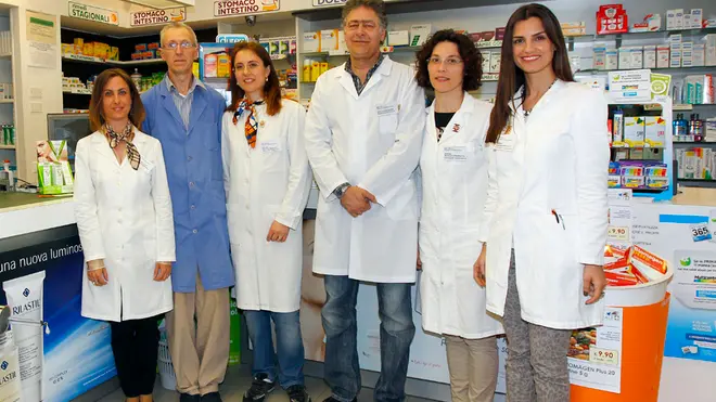 Borghesi Montebelluna farmacia comunale dott. Andrea Marin con cholleghi dipendenti