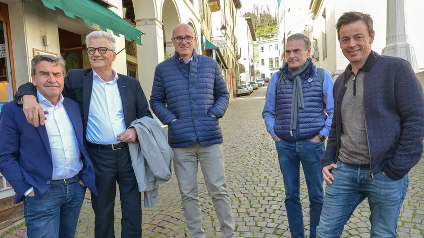 Toni Da Re (a sinistra) e Gianluca Posocco (a destra) con i vertici FI