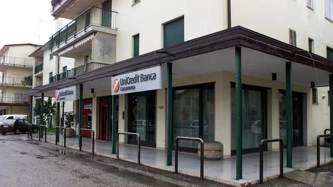 CARBONERA 3/4/2003 RAPINA UNICREDIT BANCA rapina banca unicredit carbonera