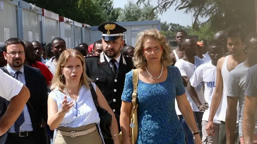 DE MARCHI AG.FOTOFILM ODERZO IL PREFETTO LEGA E IL SINDACO M. SCARDELLATO ALLA CASERMA ZANUSSO