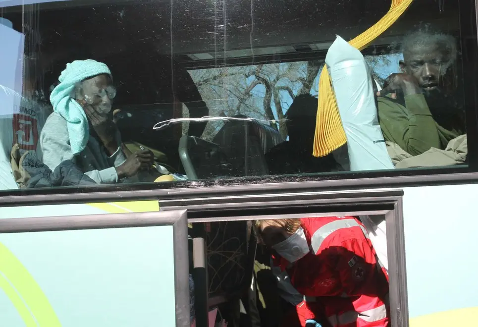 ZAGO TREVISO CORRIERA DI PROFUGHI DI FRONTE ALLA STAZIONE DEI TRENI
