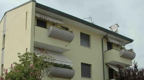 MARCON: LASCOMPARSA DILUCIA MANCA: IL CONDOMINIO 13/7/11 LIGHT IMAGE MARCON DONNA SCOMPARSA