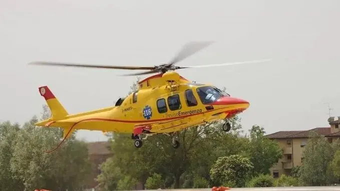 L'uomo è stato soccorso dal personale del Suem ed elitrasportato al Ca' Foncello