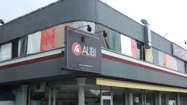 L’edificio che ospita l’Alibi locale di lap dance