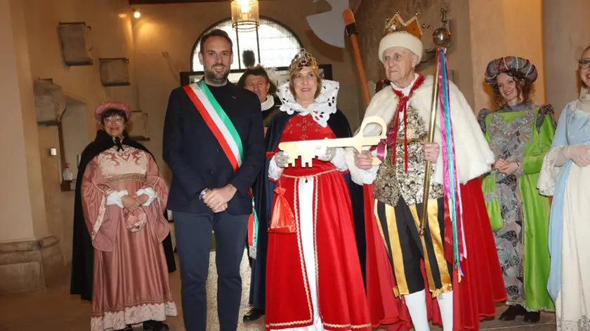 Il sindaco Conte con Regina e Re Carnevale