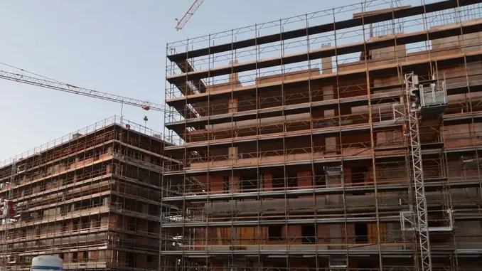 de wolanski agenzia foto film treviso cantiere bosco verticale in via alazaia