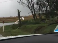 I cartelli divelti dalla tromba d'aria