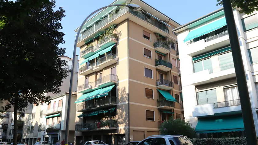 DE WOLANSKI . AG.FOTOFILM . TREVISO . CONDOMINIO MICHELANGELO IN VIA N. BIXIO,55