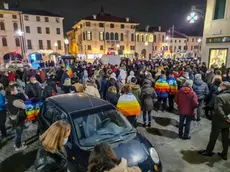 La folla dei manifestanti stasera a Castelfranco (foto Macca)