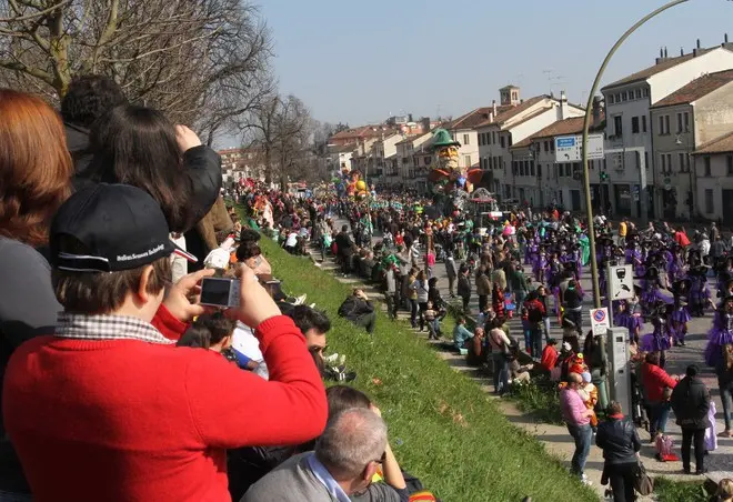 Agostini Treviso sfilata carri 2014 i