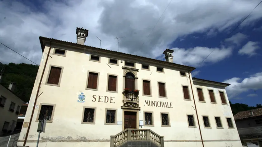 DEMARCHI TARZO VIAGGIO IN PAESE MUNICIPIO segusino liste elettorali..tarzo viaggio in paese..conegliano maniero