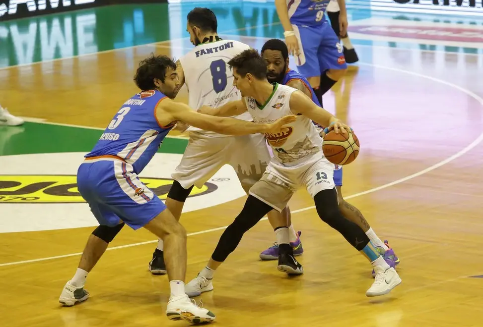 bolognini agenzia foto film villorba treviso basket -ferrara in foto