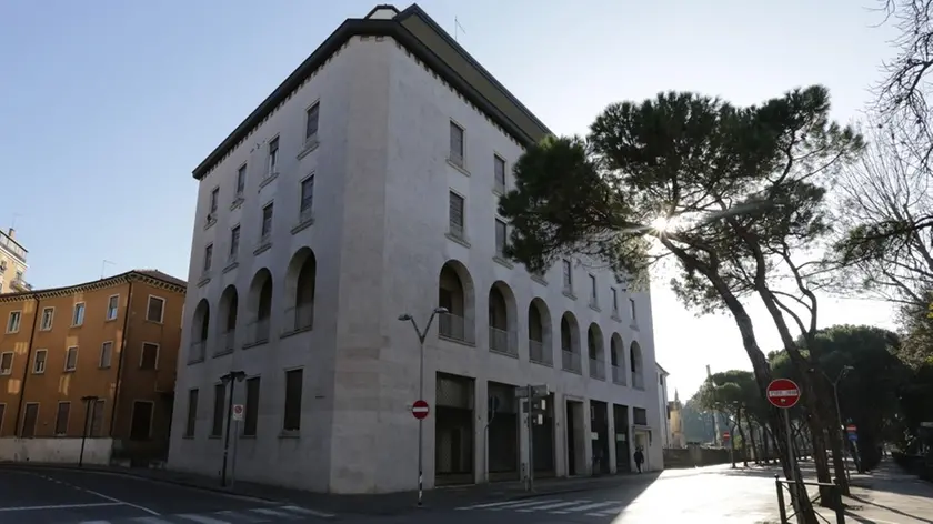 zago agenzia foto film trevis ex sede inail via battisti vai risorgimeneto