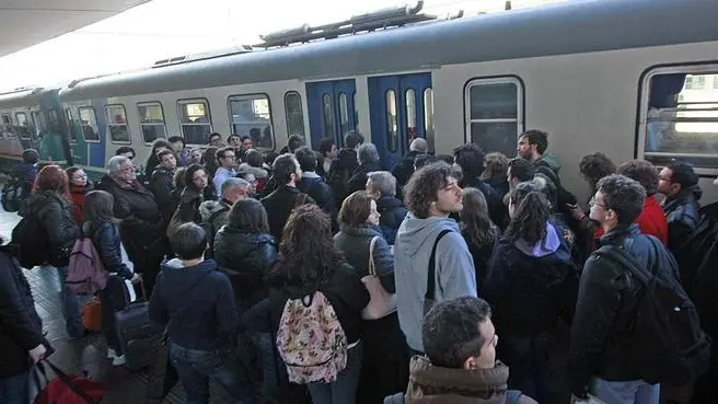 CARRAI - PENDOLARI TRENO PER MANTOVA.