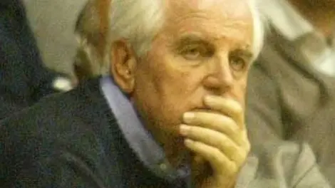 PRANDI VILLORBA BENETTON - PREMIATA MONTEGRANARO IN FOTO GILBERTO BENETTON PENSIEROSO IN TRIBUNA AGENZIA FOTOGRAQFICA FOTO FILM