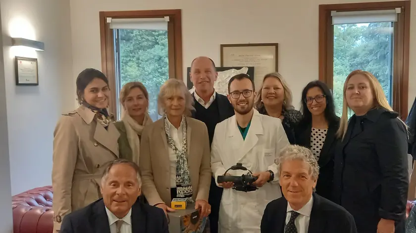 Foto momento della donazione alla Terapia Intensiva Neonatale