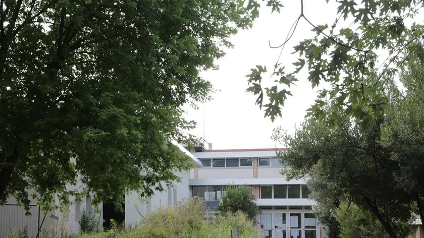 Ferrazza Agenzia foto film oderzo SCUOLA MEDIA AMALTEO LAVORI BLOCCATI PALESTRA