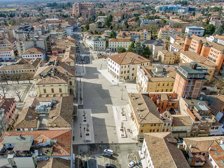 Borghesi Montebelluna riprese con drone sopra la nuova piazza Mazzini