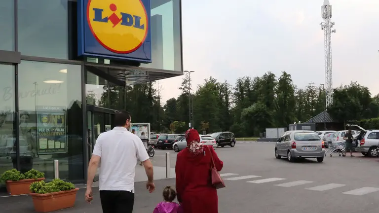 DE POLO AG.FOTOFILM TREVISO PARCHEGGIO SUPERMERCATO LIDL IN VIA ELLERO