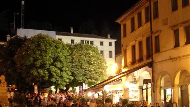 Una delle passate edizioni di Calici di Stelle ad Asolo