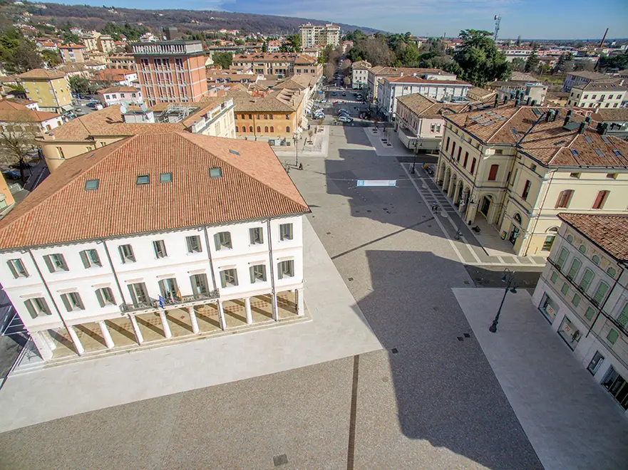 Borghesi Montebelluna riprese con drone sopra la nuova piazza Mazzini