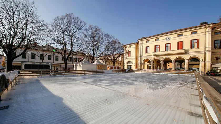 DeMarchi Montebelluna pista di ghiaccio