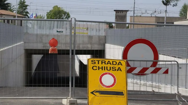 agostini agenzia foto film istrana sottopasso ferroviario via filzi ancora chiuso