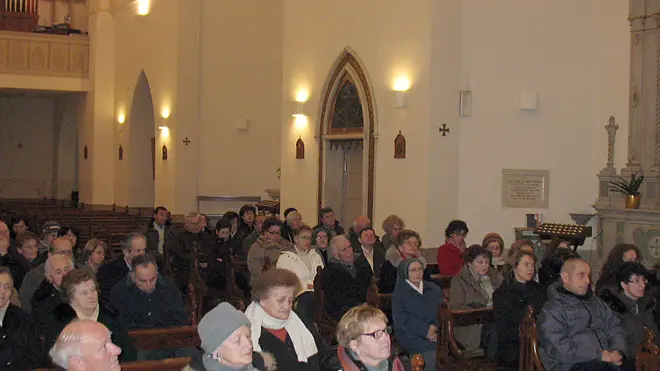 Allegranzi Onè di Fonte parrocchia fedeli durante l'incontro pubblico
