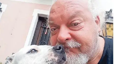 Luca “Dos” Bartolomei, con l’adorata Bella che lo ha vegliato