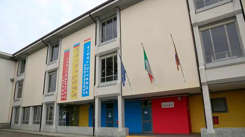 Ferrazza Castelfranco istituto Rosselli docente colpita da meningite