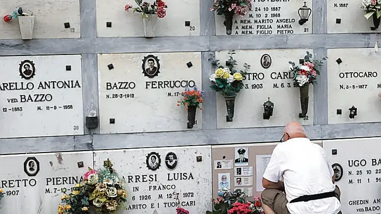Non c'è più posto in cimitero