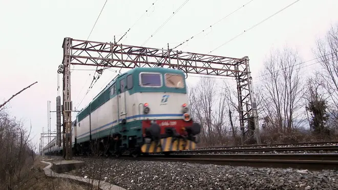 PIANZANO GODEGA S URBANO auto investita da treno FOTOCRONACA montebelluna manifestazione contro cave conegliano pianzano auto sotto treno