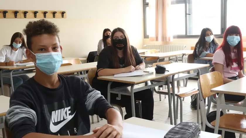 ZAGO AG.FOTOFILM TREVISO MAZZOTTI, ARRIVO NUOVI BANCHI