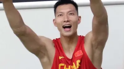 BOLOGNINI AG.FOTOFILM TREVISO IN GHIRADA ALLENAMENTO SQUADRA CINESE DI BASKET, IN FOTO YI SANLIAN