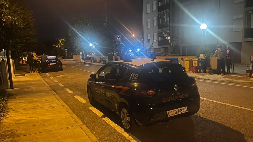 La rissa fra condomini scoppiata ieri sera in via don Luigi Sturzo a Treviso ha richiesto l'intervento dei carabinieri e di due ambulanze