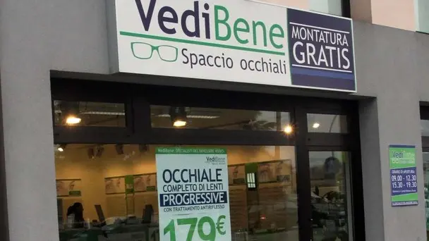 DE WOLANSKI TREVISO FURTO SPACCIO OCCHIALI ''VEDIBENE'' SUL TERRAGLIO