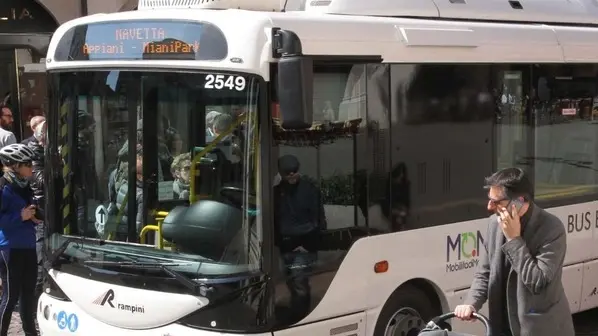 AGOSTINI AG.FOTOFILM TREVISO PRESETAZIONE PRIMO BUS ELETTRICO PER MOM