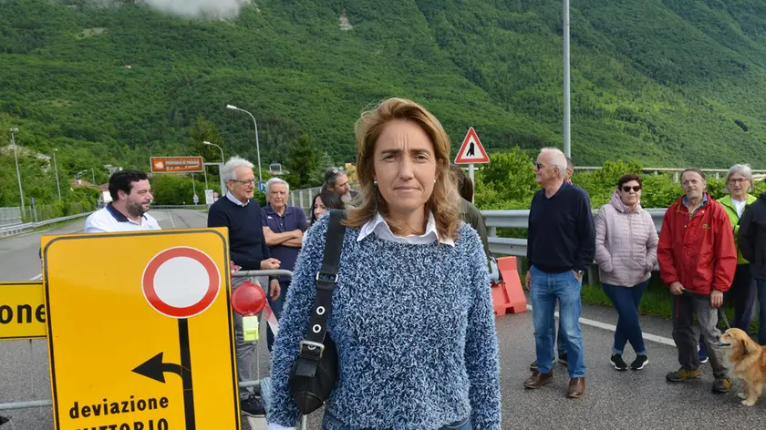 Mirella Balliana al sit-in sull'Alemagna