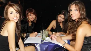 Un gruppo di aspiranti «gieffine»