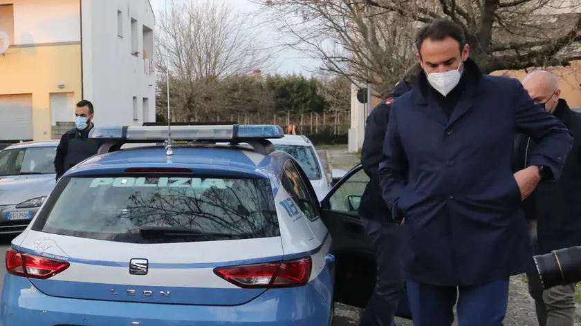 Il sindaco Mario Conte sul luogo della sparatoria