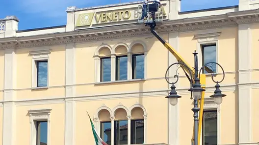 DeMarchi Montebelluna tolta insegna Veneto Banca